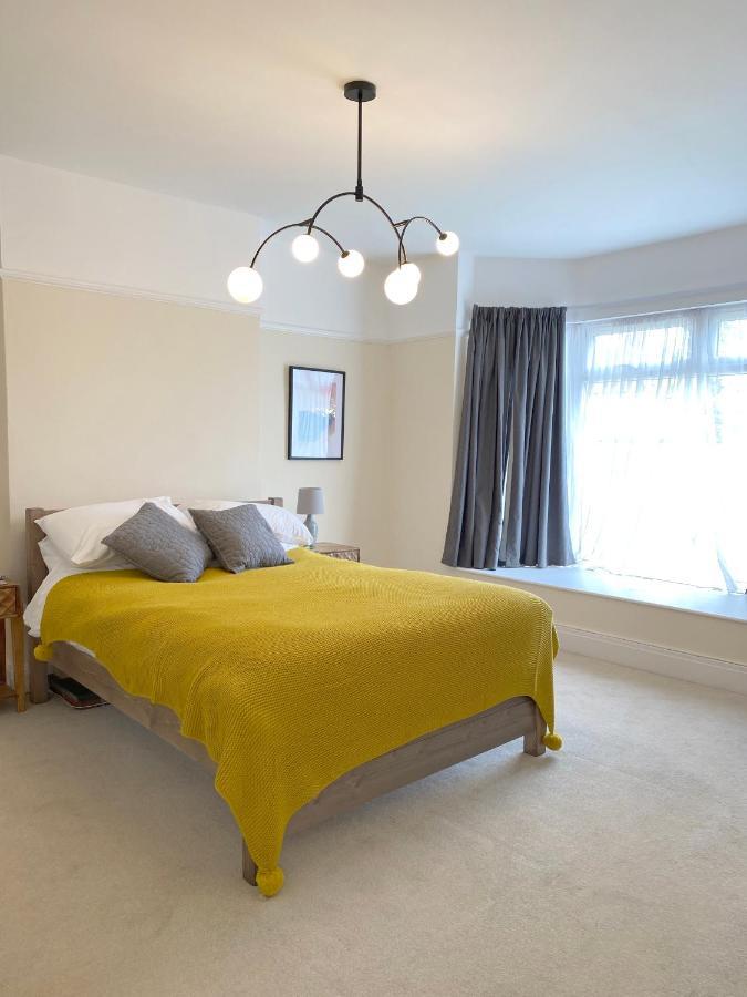 1 Ashford Road Guesthouse Redhill  ภายนอก รูปภาพ