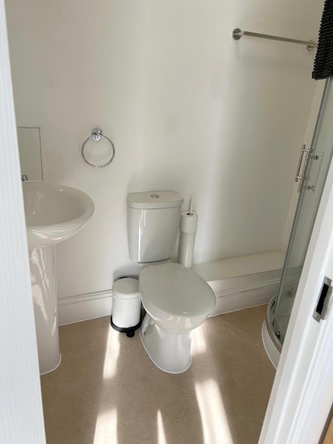 1 Ashford Road Guesthouse Redhill  ภายนอก รูปภาพ