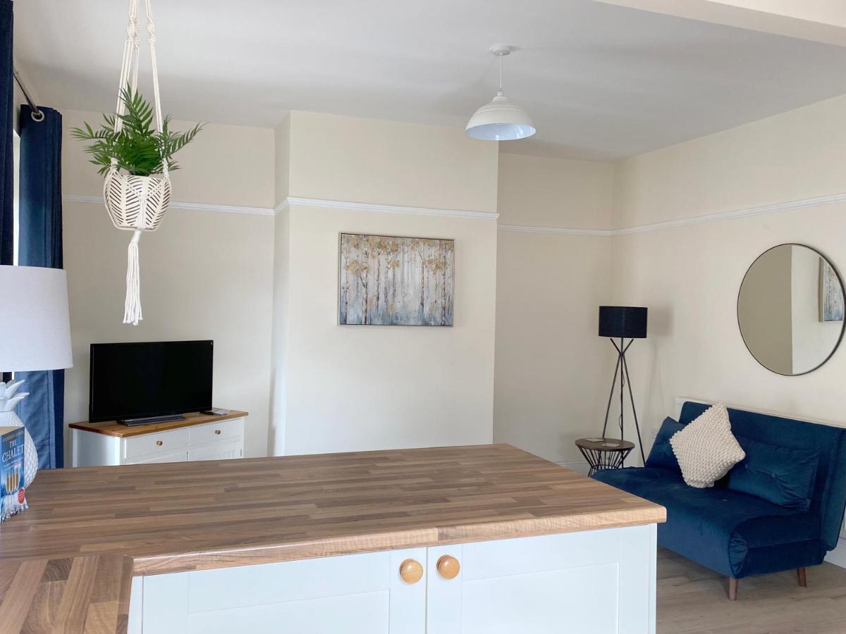 1 Ashford Road Guesthouse Redhill  ภายนอก รูปภาพ