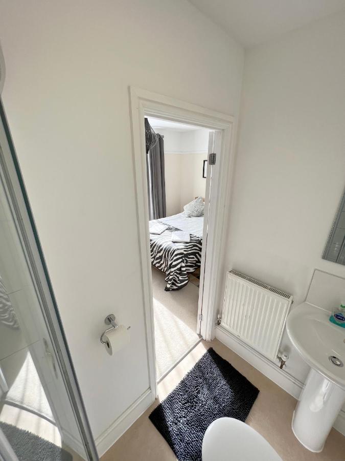 1 Ashford Road Guesthouse Redhill  ภายนอก รูปภาพ