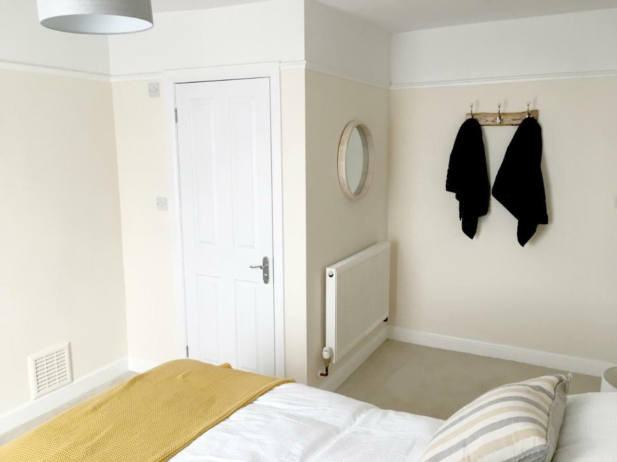 1 Ashford Road Guesthouse Redhill  ภายนอก รูปภาพ