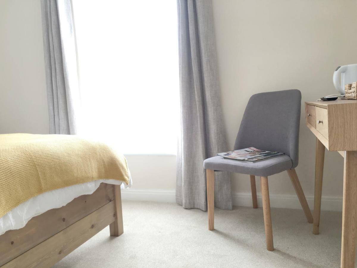 1 Ashford Road Guesthouse Redhill  ภายนอก รูปภาพ