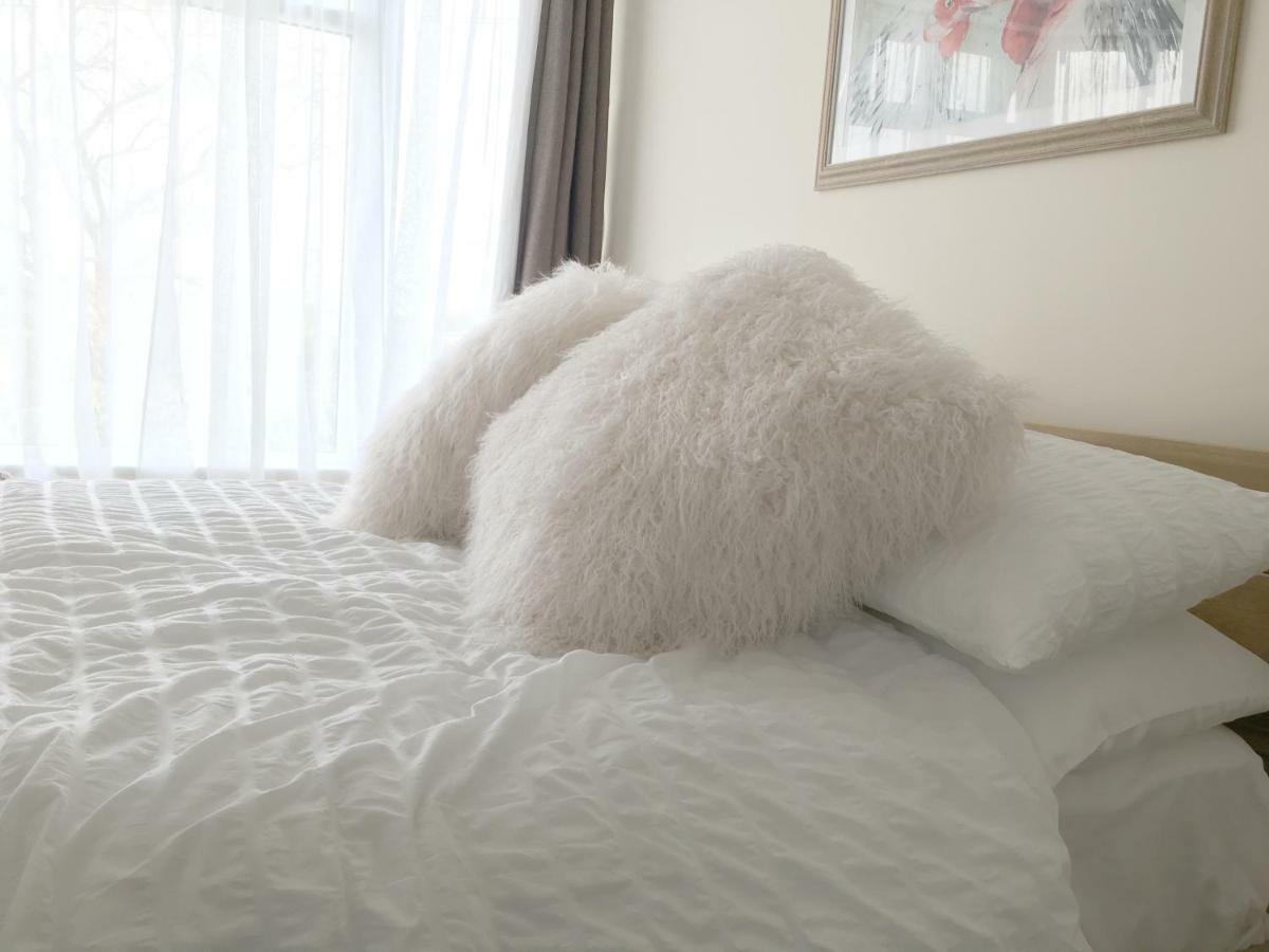 1 Ashford Road Guesthouse Redhill  ภายนอก รูปภาพ