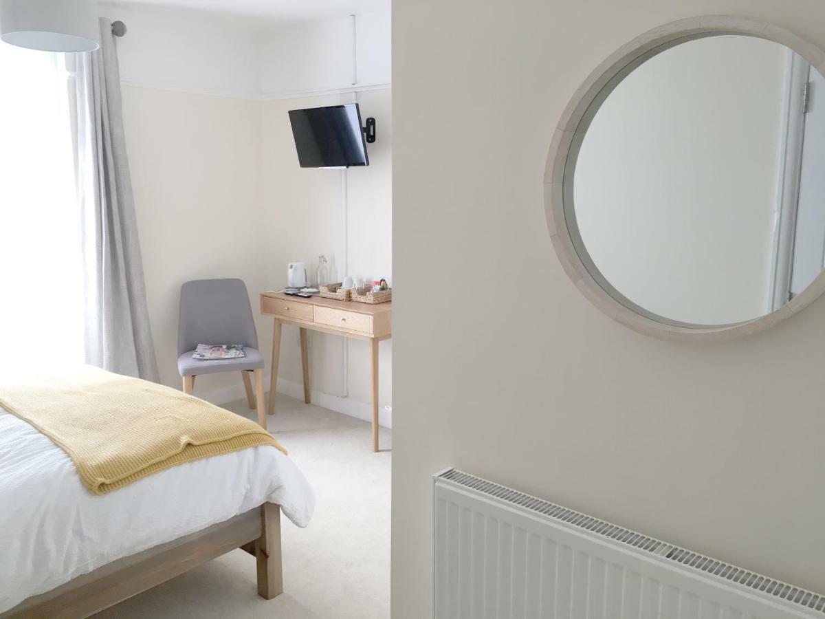 1 Ashford Road Guesthouse Redhill  ภายนอก รูปภาพ