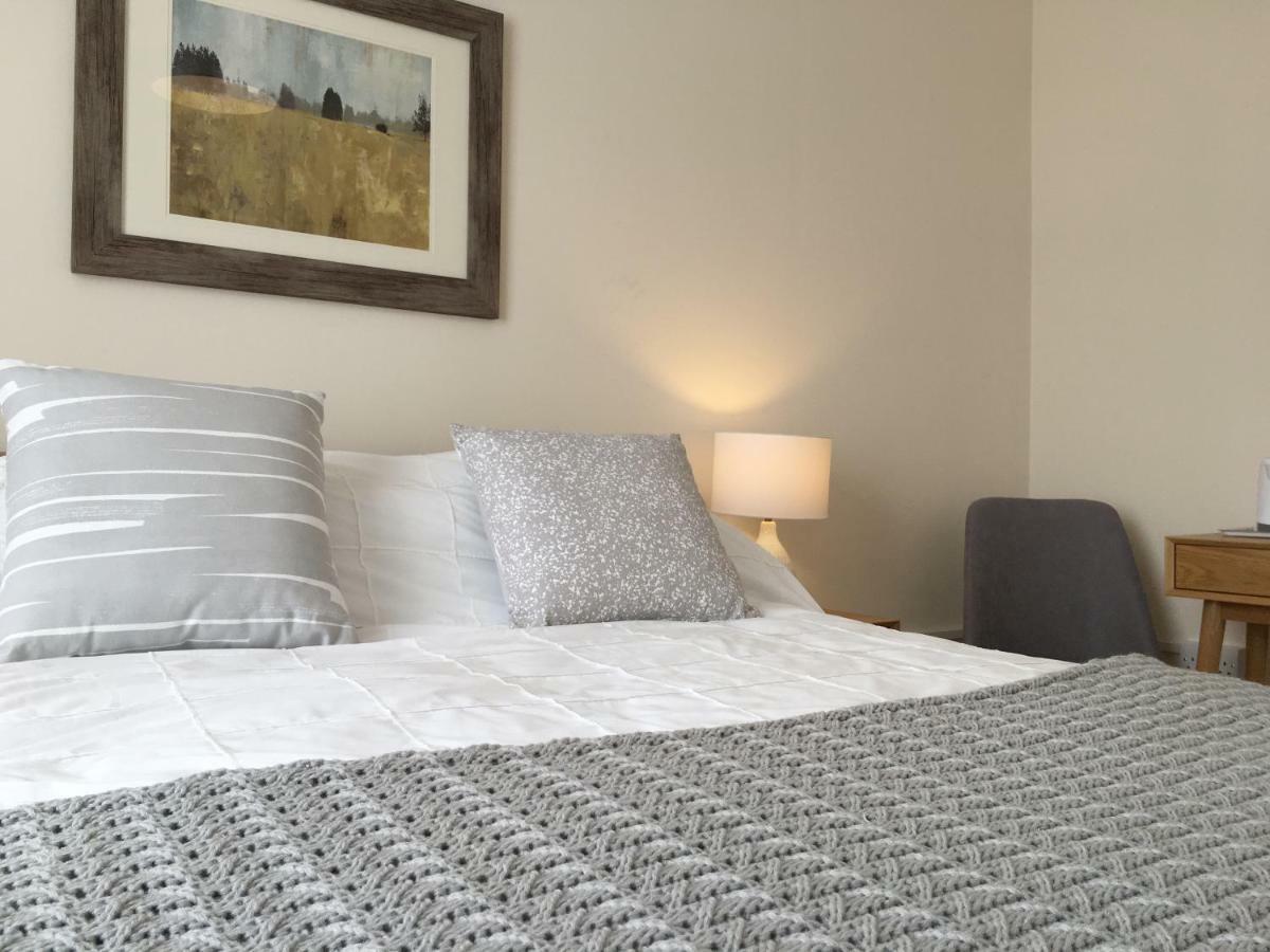 1 Ashford Road Guesthouse Redhill  ภายนอก รูปภาพ