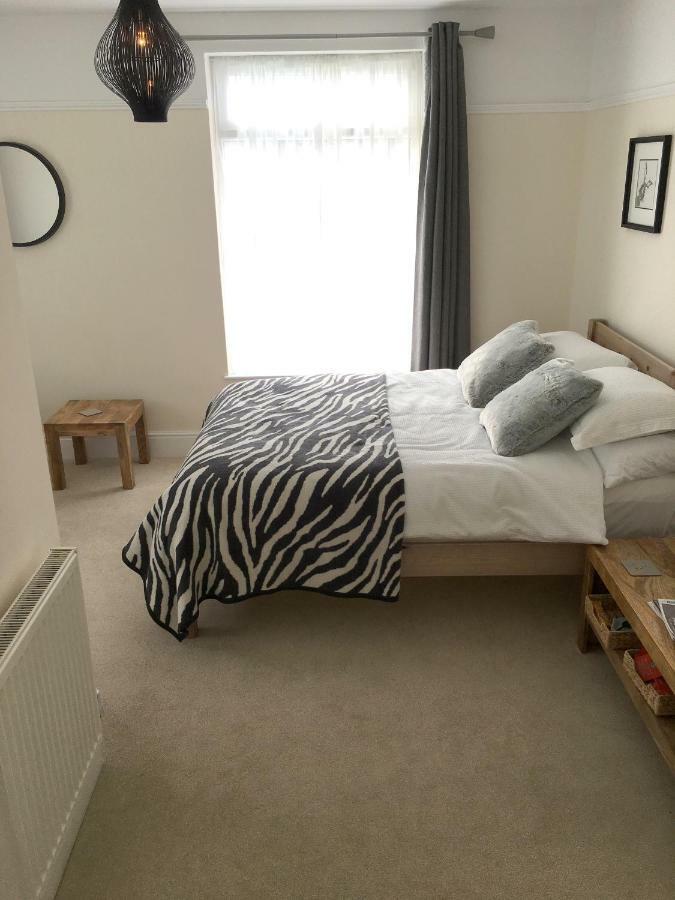 1 Ashford Road Guesthouse Redhill  ภายนอก รูปภาพ