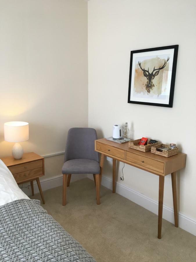 1 Ashford Road Guesthouse Redhill  ภายนอก รูปภาพ