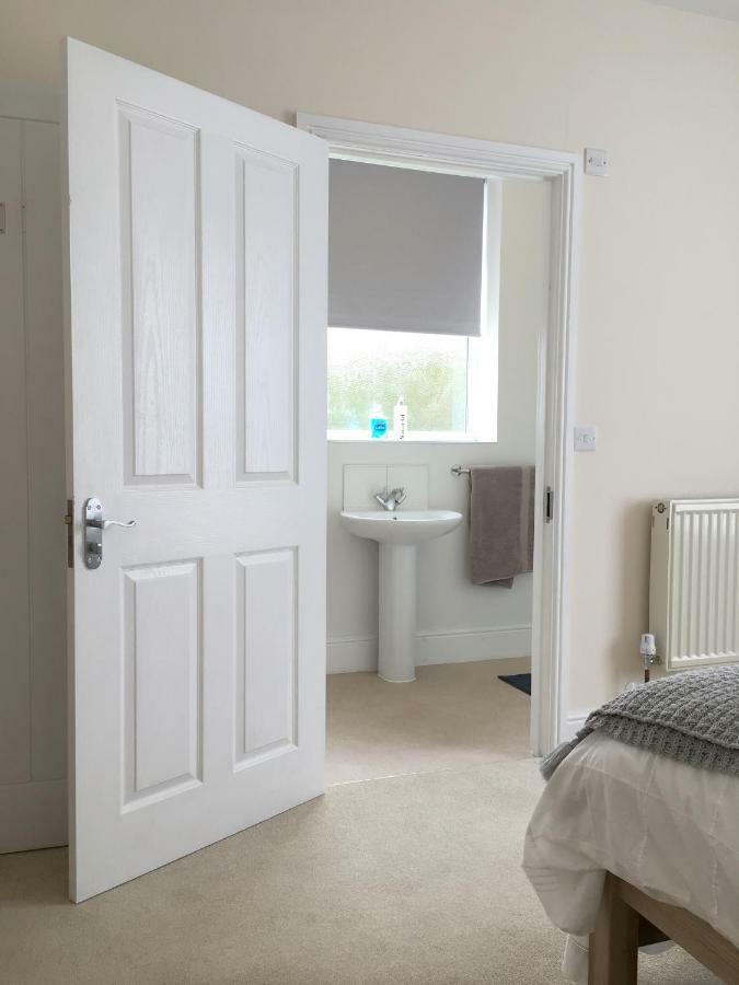 1 Ashford Road Guesthouse Redhill  ภายนอก รูปภาพ