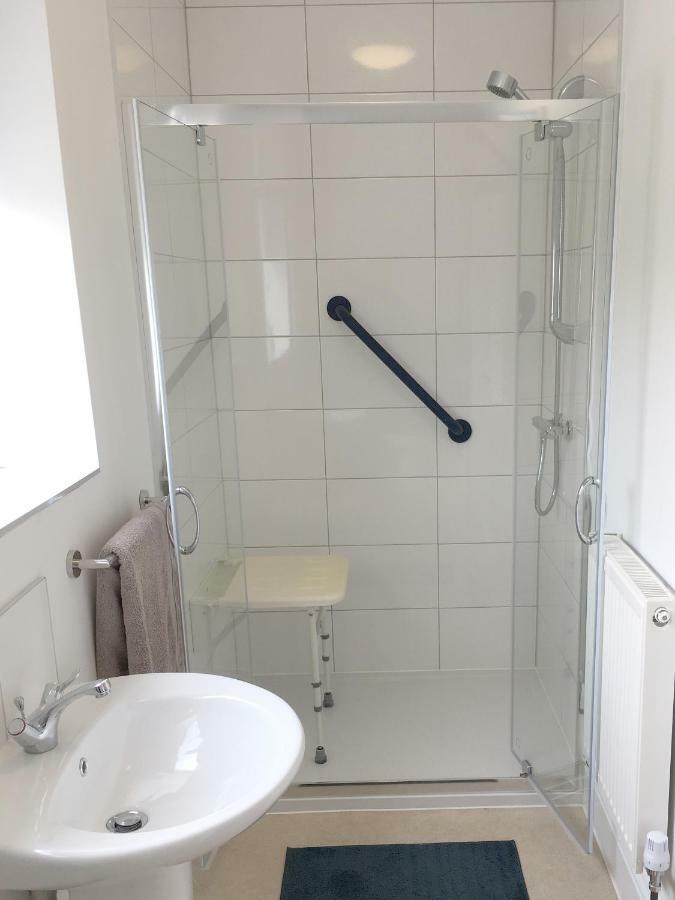 1 Ashford Road Guesthouse Redhill  ภายนอก รูปภาพ