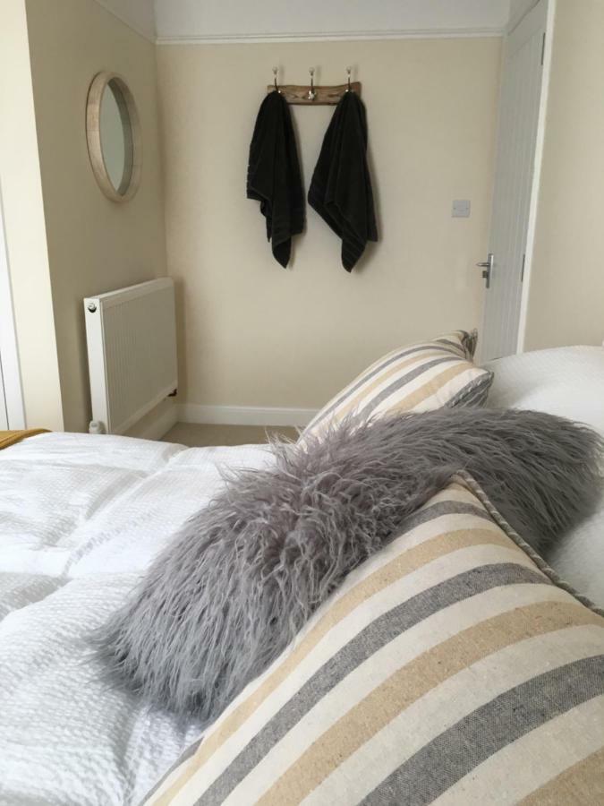 1 Ashford Road Guesthouse Redhill  ภายนอก รูปภาพ